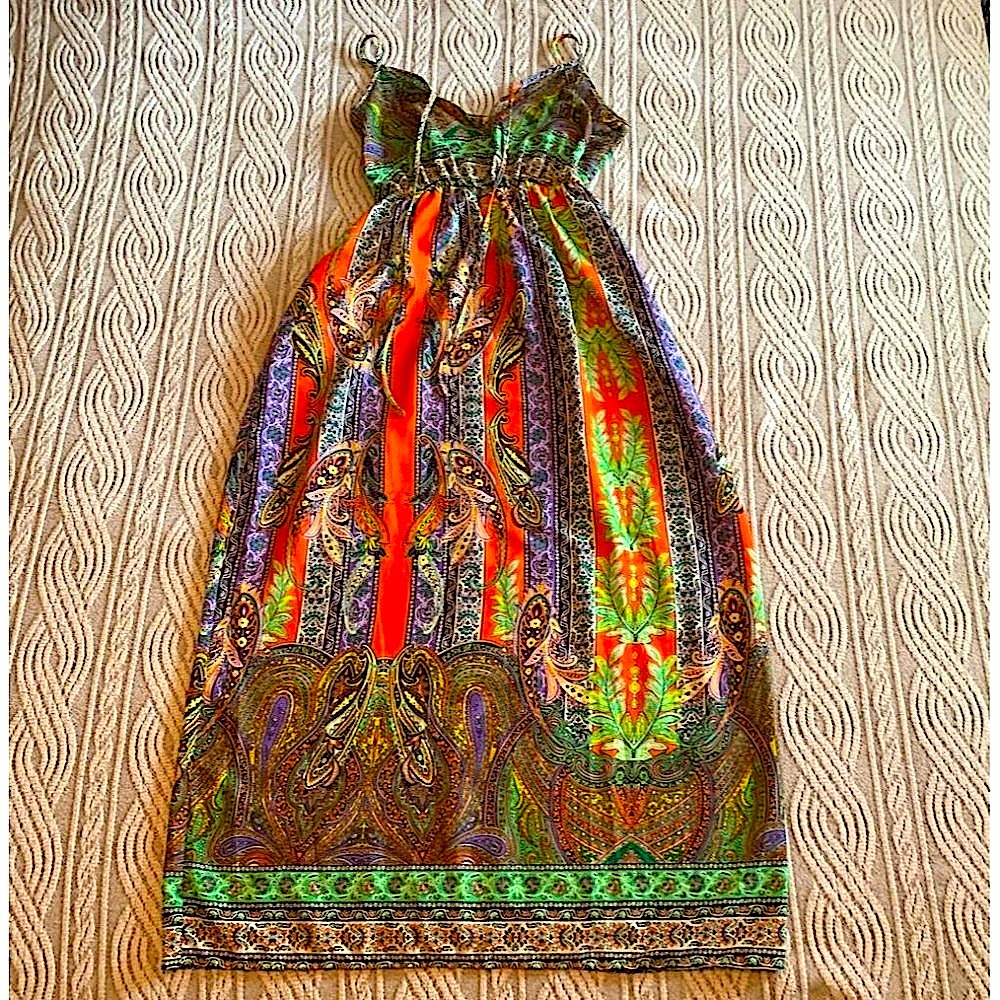 Fun V-Neck Spaghetti Strap Maxi Dress Size Medium